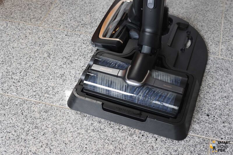 Die Bodenstation des Philips Aquatrio 9000 Cordless